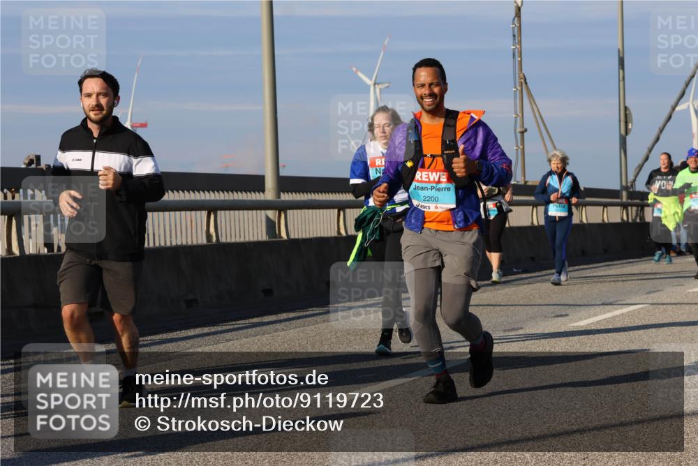 03.10.2025 - Köhlbrandbrückenlauf Strokosch-Dieckow http://msf.ph/oto/9119723 03.10.2025 09:53:55 Position 2 2200 meine-sportfotos.de