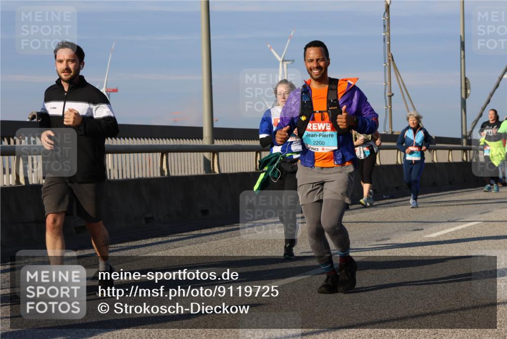 03.10.2025 - Köhlbrandbrückenlauf Strokosch-Dieckow http://msf.ph/oto/9119725 03.10.2025 09:53:55 Position 2 2200 meine-sportfotos.de