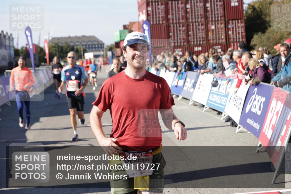 03.10.2025 - Köhlbrandbrückenlauf Jannik Wohlers http://msf.ph/oto/9119727 03.10.2025 13:03:57 Ziel 4056, 4127, 4322, 4349, 5098, 5414, 5447, 5950, 5958, 6315, 6341, 6392, 6706 meine-sportfotos.de