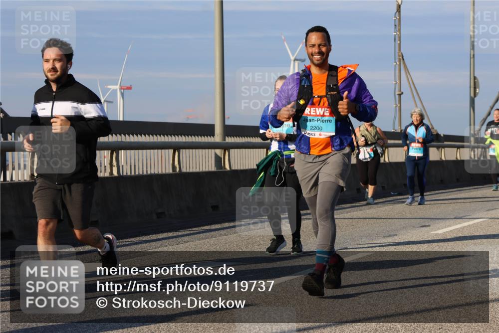 03.10.2025 - Köhlbrandbrückenlauf Strokosch-Dieckow http://msf.ph/oto/9119737 03.10.2025 09:53:55 Position 2 2200 meine-sportfotos.de