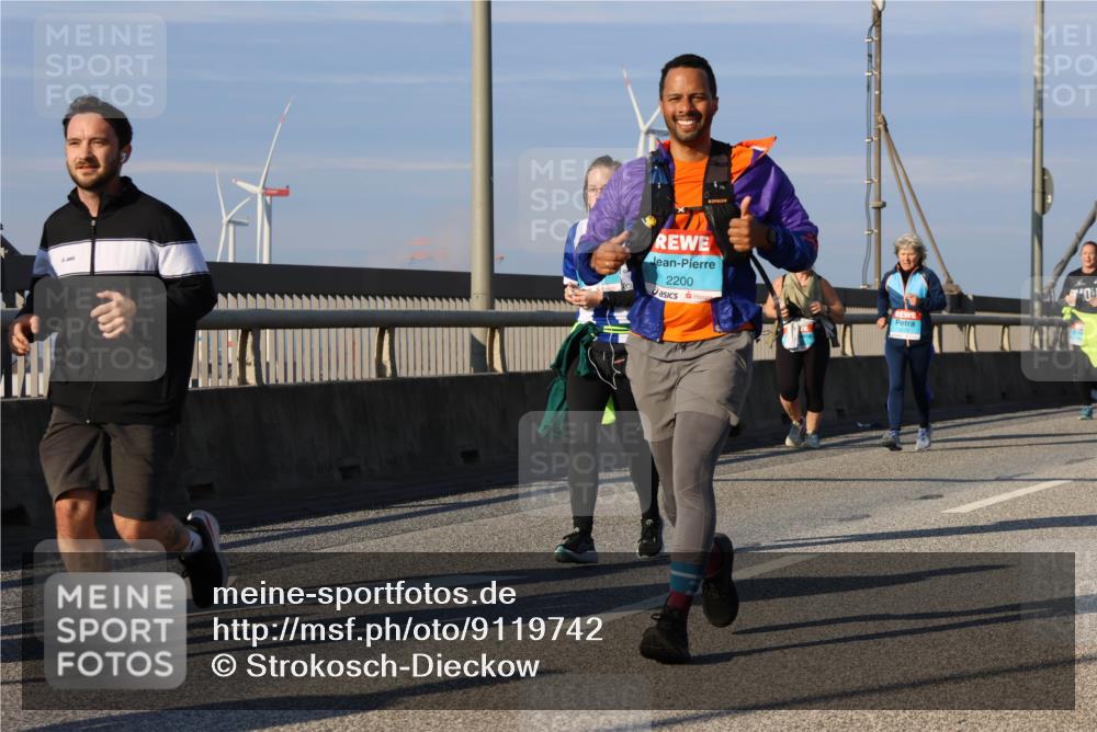 03.10.2025 - Köhlbrandbrückenlauf Strokosch-Dieckow http://msf.ph/oto/9119742 03.10.2025 09:53:56 Position 2 2200 meine-sportfotos.de