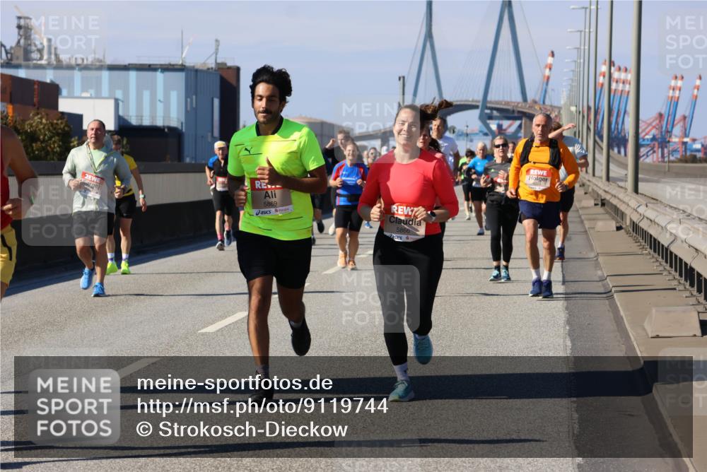 03.10.2025 - Köhlbrandbrückenlauf Strokosch-Dieckow http://msf.ph/oto/9119744 03.10.2025 12:57:28 Position 3 5869, 5866 meine-sportfotos.de