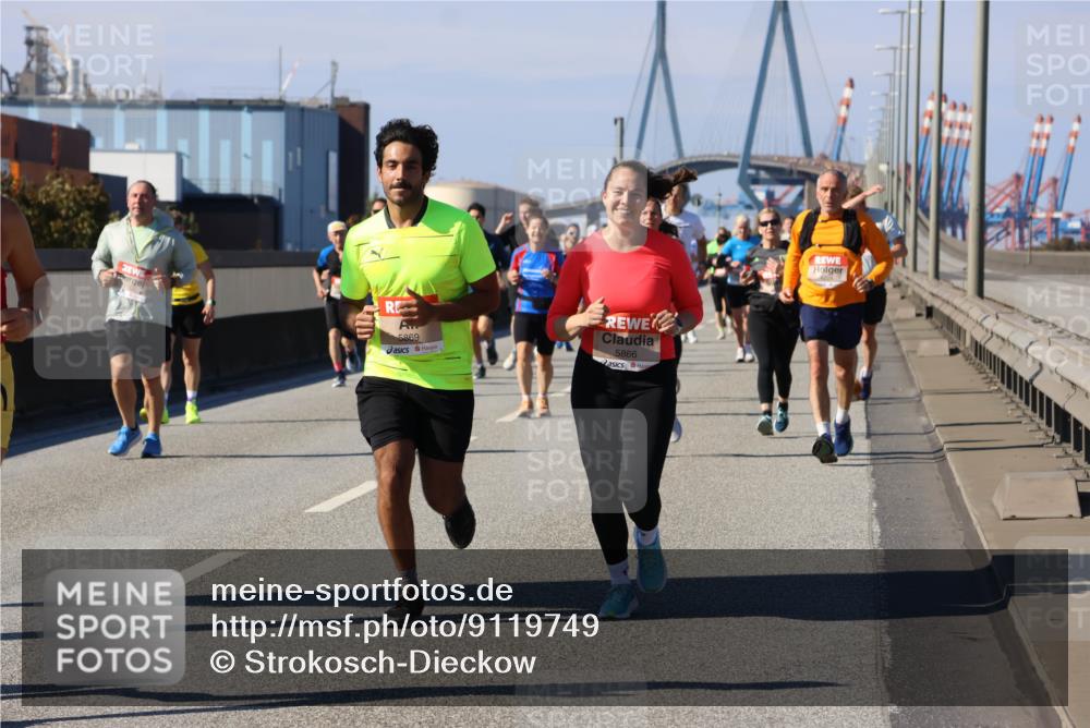 03.10.2025 - Köhlbrandbrückenlauf Strokosch-Dieckow http://msf.ph/oto/9119749 03.10.2025 12:57:28 Position 3 5869, 5866 meine-sportfotos.de