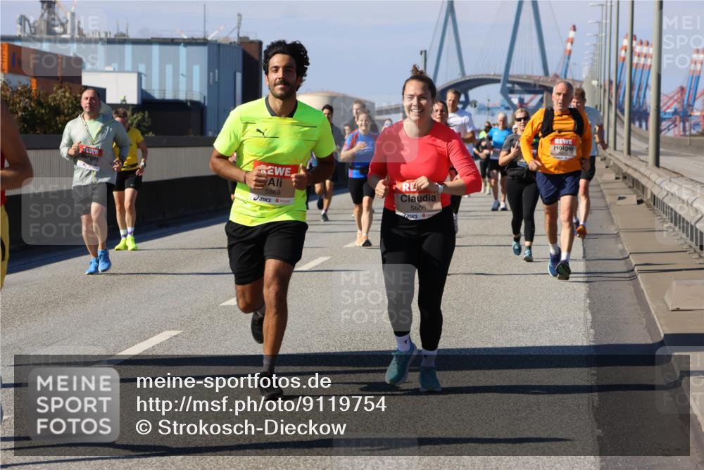 03.10.2025 - Köhlbrandbrückenlauf Strokosch-Dieckow http://msf.ph/oto/9119754 03.10.2025 12:57:28 Position 3 5869, 5866 meine-sportfotos.de