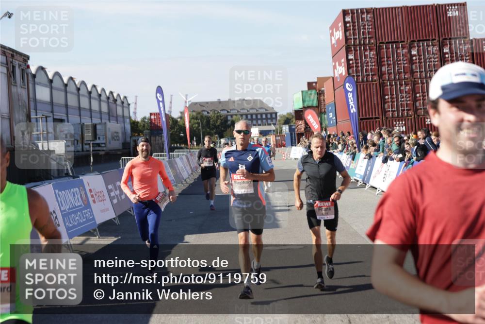 03.10.2025 - Köhlbrandbrückenlauf Jannik Wohlers http://msf.ph/oto/9119759 03.10.2025 13:03:58 Ziel 4056, 4127, 4349, 4372, 5098, 5414, 5447, 5950, 5958, 6315, 6341, 6392, 6706 meine-sportfotos.de