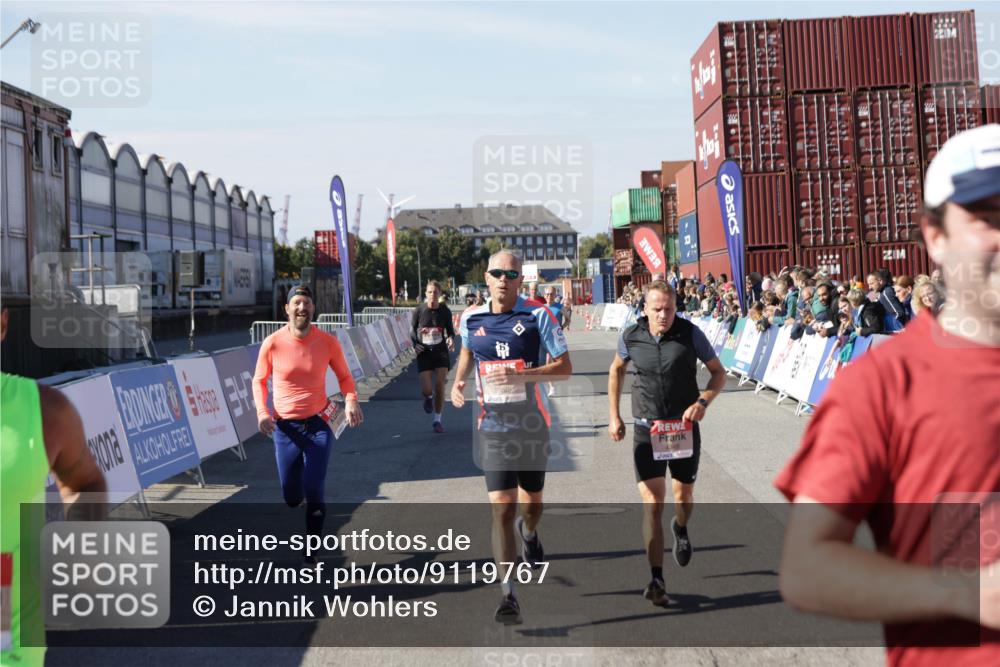 03.10.2025 - Köhlbrandbrückenlauf Jannik Wohlers http://msf.ph/oto/9119767 03.10.2025 13:03:58 Ziel 4056, 4127, 4349, 4372, 5098, 5414, 5447, 5950, 5958, 6315, 6341, 6392, 6706 meine-sportfotos.de
