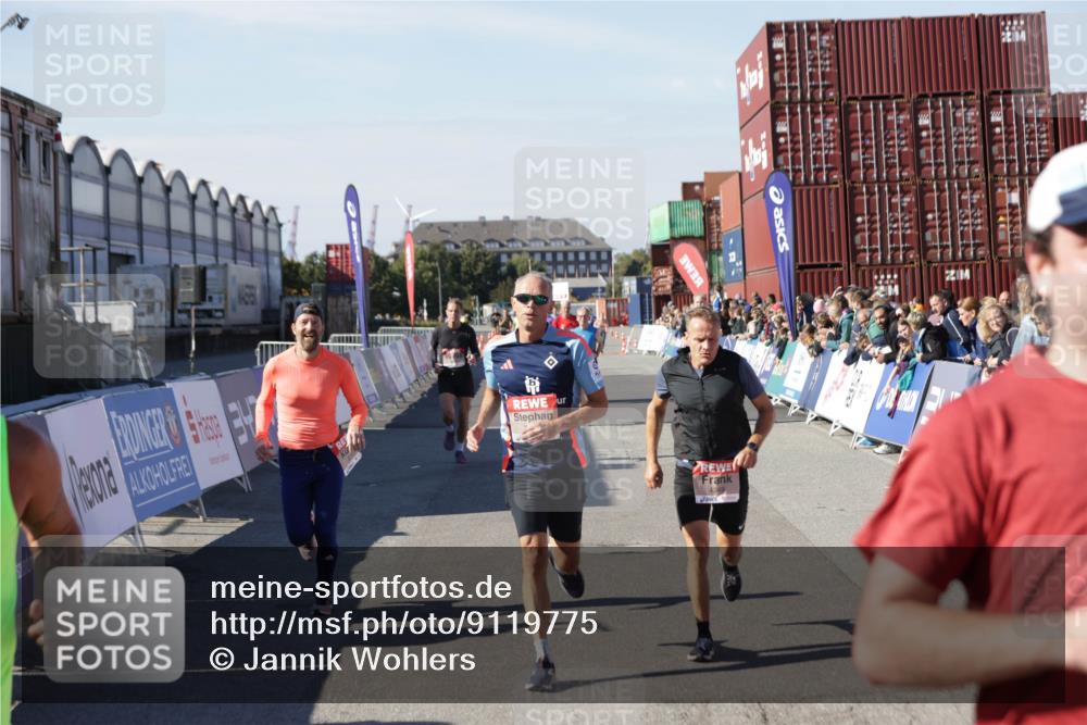 03.10.2025 - Köhlbrandbrückenlauf Jannik Wohlers http://msf.ph/oto/9119775 03.10.2025 13:03:58 Ziel 4056, 4127, 4349, 4372, 5098, 5414, 5447, 5950, 5958, 6315, 6341, 6392, 6706 meine-sportfotos.de