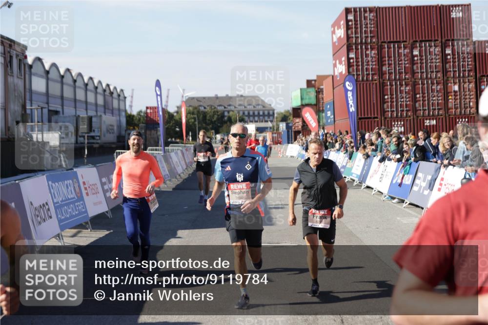 03.10.2025 - Köhlbrandbrückenlauf Jannik Wohlers http://msf.ph/oto/9119784 03.10.2025 13:03:58 Ziel 4056, 4127, 4349, 4372, 5098, 5414, 5447, 5950, 5958, 6315, 6341, 6392, 6706 meine-sportfotos.de