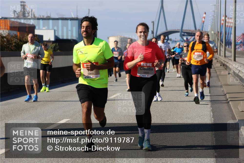 03.10.2025 - Köhlbrandbrückenlauf Strokosch-Dieckow http://msf.ph/oto/9119787 03.10.2025 12:57:29 Position 3 5869, 5866 meine-sportfotos.de