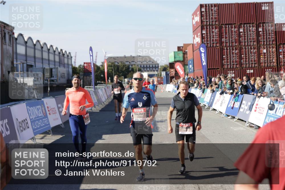03.10.2025 - Köhlbrandbrückenlauf Jannik Wohlers http://msf.ph/oto/9119792 03.10.2025 13:03:58 Ziel 4056, 4127, 4349, 4372, 5098, 5414, 5447, 5950, 5958, 6315, 6341, 6392, 6706 meine-sportfotos.de