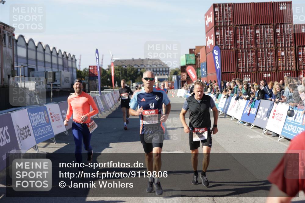 03.10.2025 - Köhlbrandbrückenlauf Jannik Wohlers http://msf.ph/oto/9119806 03.10.2025 13:03:58 Ziel 4056, 4127, 4349, 4372, 5098, 5414, 5447, 5950, 5958, 6315, 6341, 6392, 6706 meine-sportfotos.de