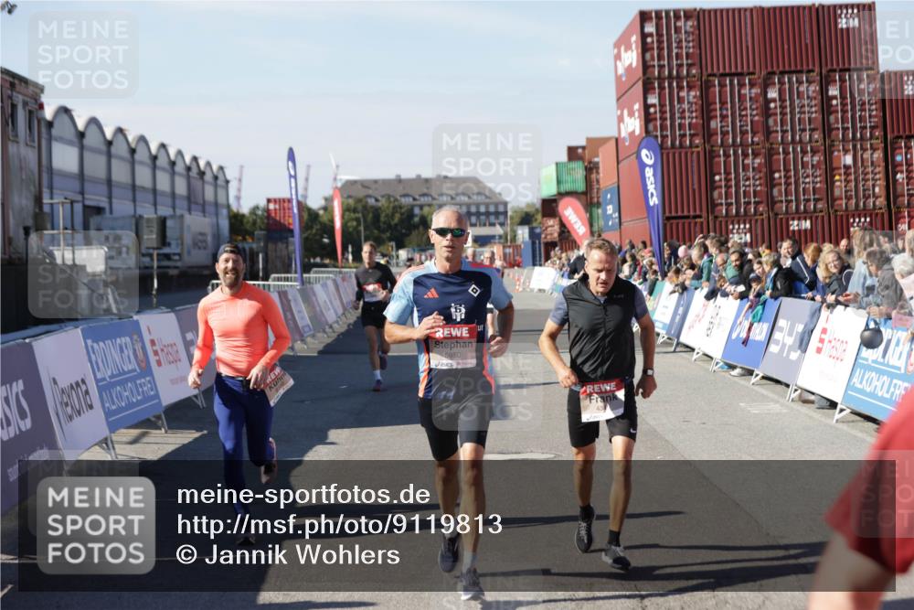 03.10.2025 - Köhlbrandbrückenlauf Jannik Wohlers http://msf.ph/oto/9119813 03.10.2025 13:03:58 Ziel 4056, 4127, 4349, 4372, 5098, 5414, 5447, 5950, 5958, 6315, 6341, 6392, 6706 meine-sportfotos.de