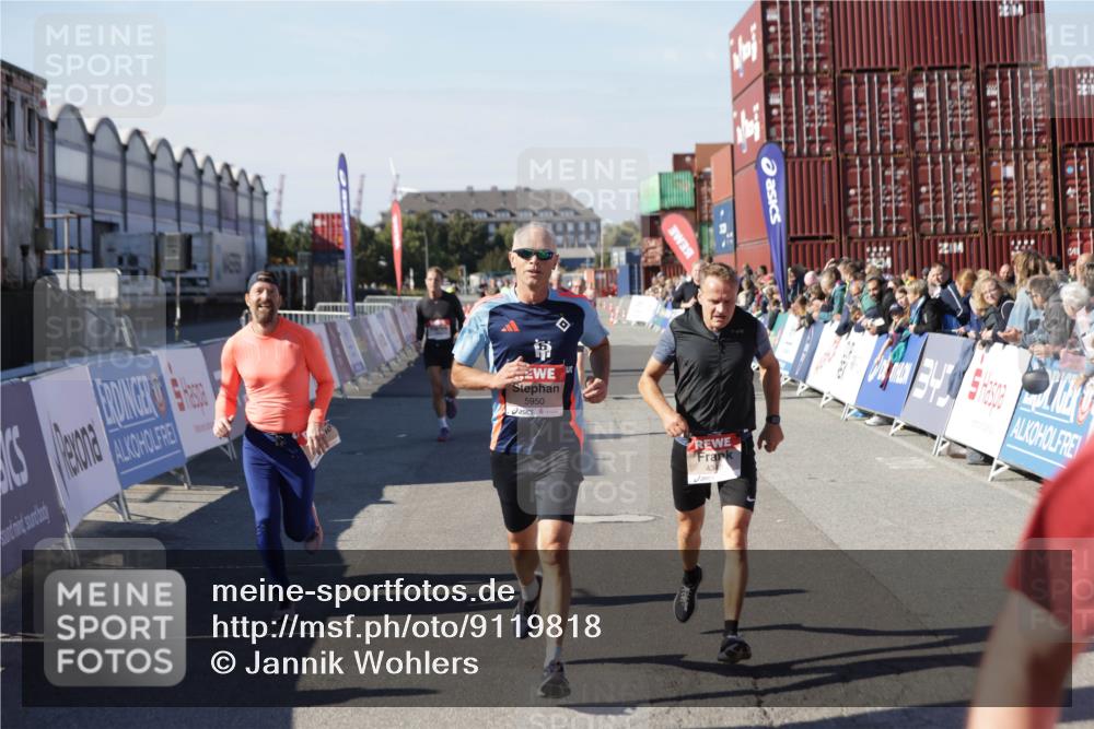 03.10.2025 - Köhlbrandbrückenlauf Jannik Wohlers http://msf.ph/oto/9119818 03.10.2025 13:03:58 Ziel 4056, 4127, 4349, 4372, 5098, 5414, 5447, 5950, 5958, 6315, 6341, 6392, 6706 meine-sportfotos.de