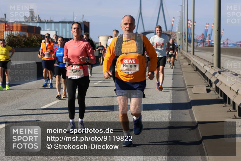 03.10.2025 - Köhlbrandbrückenlauf Strokosch-Dieckow http://msf.ph/oto/9119822 03.10.2025 12:57:33 Position 3 5204, 4224 meine-sportfotos.de