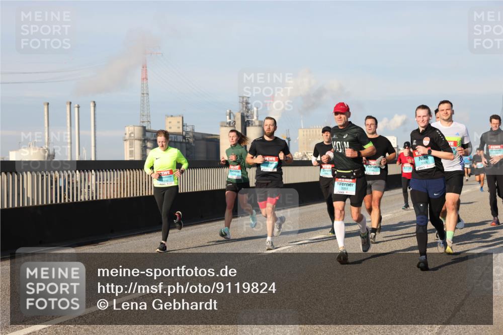 03.10.2025 - Köhlbrandbrückenlauf Lena Gebhardt http://msf.ph/oto/9119824 03.10.2025 09:45:43 Position 2 3264, 3568 meine-sportfotos.de