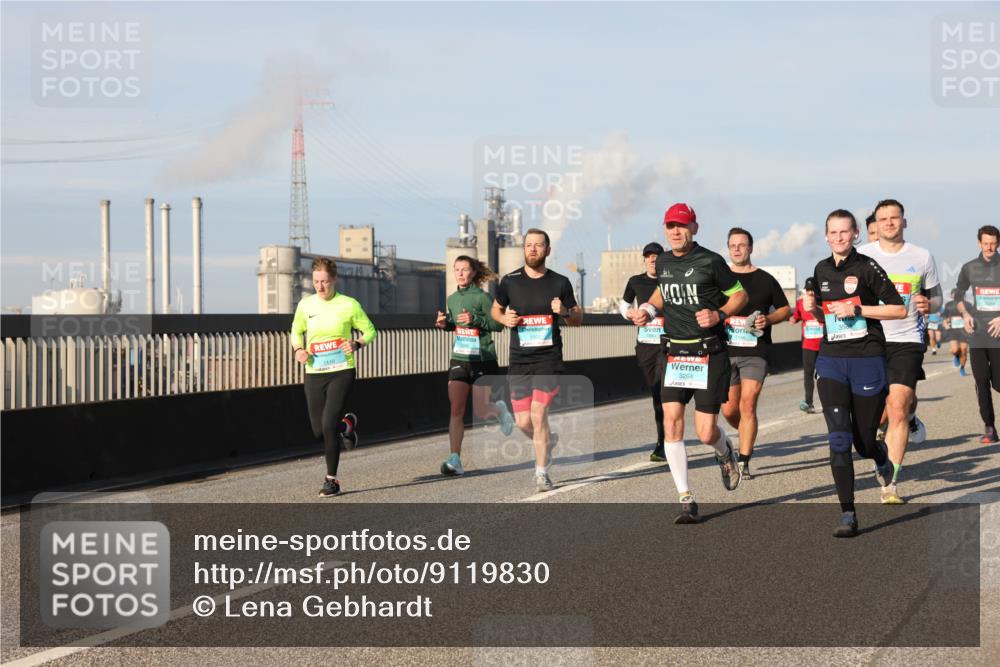 03.10.2025 - Köhlbrandbrückenlauf Lena Gebhardt http://msf.ph/oto/9119830 03.10.2025 09:45:43 Position 2 3264, 1146 meine-sportfotos.de