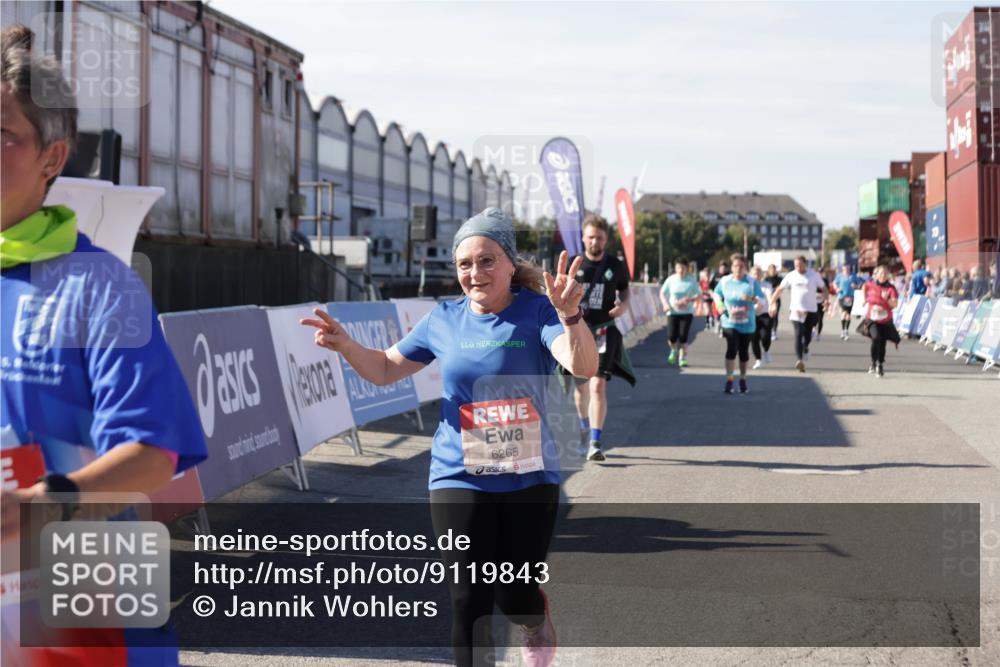 03.10.2025 - Köhlbrandbrückenlauf Jannik Wohlers http://msf.ph/oto/9119843 03.10.2025 13:35:10 Ziel 5360, 5412, 5427, 5557, 5604, 6265 meine-sportfotos.de