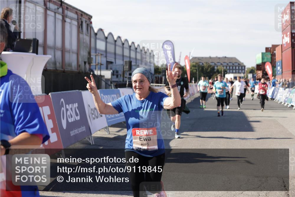 03.10.2025 - Köhlbrandbrückenlauf Jannik Wohlers http://msf.ph/oto/9119845 03.10.2025 13:35:10 Ziel 5360, 5412, 5427, 5557, 5604, 6265 meine-sportfotos.de