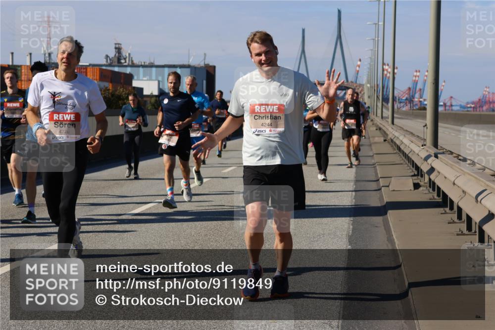03.10.2025 - Köhlbrandbrückenlauf Strokosch-Dieckow http://msf.ph/oto/9119849 03.10.2025 12:57:39 Position 3 2013, 4776, 4244 meine-sportfotos.de