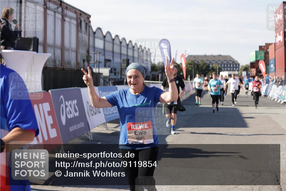 03.10.2025 - Köhlbrandbrückenlauf Jannik Wohlers http://msf.ph/oto/9119854 03.10.2025 13:35:10 Ziel 5360, 5412, 5427, 5557, 5604, 6265 meine-sportfotos.de