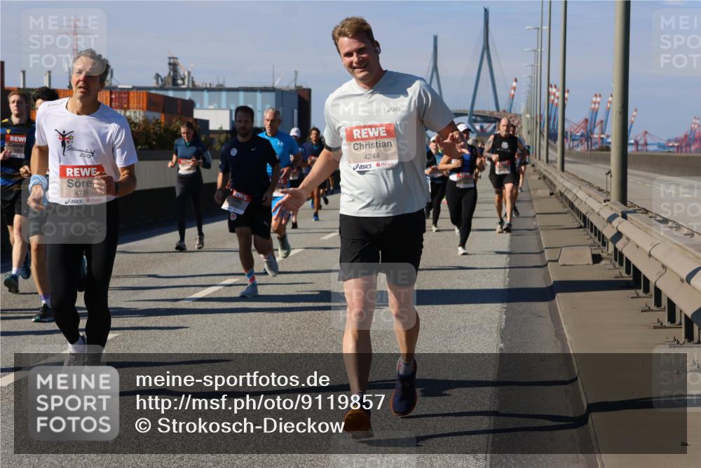 03.10.2025 - Köhlbrandbrückenlauf Strokosch-Dieckow http://msf.ph/oto/9119857 03.10.2025 12:57:39 Position 3 2013, 4776, 4244 meine-sportfotos.de