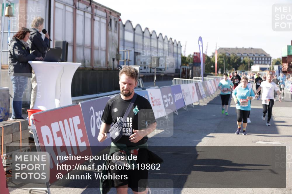 03.10.2025 - Köhlbrandbrückenlauf Jannik Wohlers http://msf.ph/oto/9119862 03.10.2025 13:35:13 Ziel 5279, 5360, 5412, 5427, 5557, 5604, 6204, 6205, 6265, 6547 meine-sportfotos.de