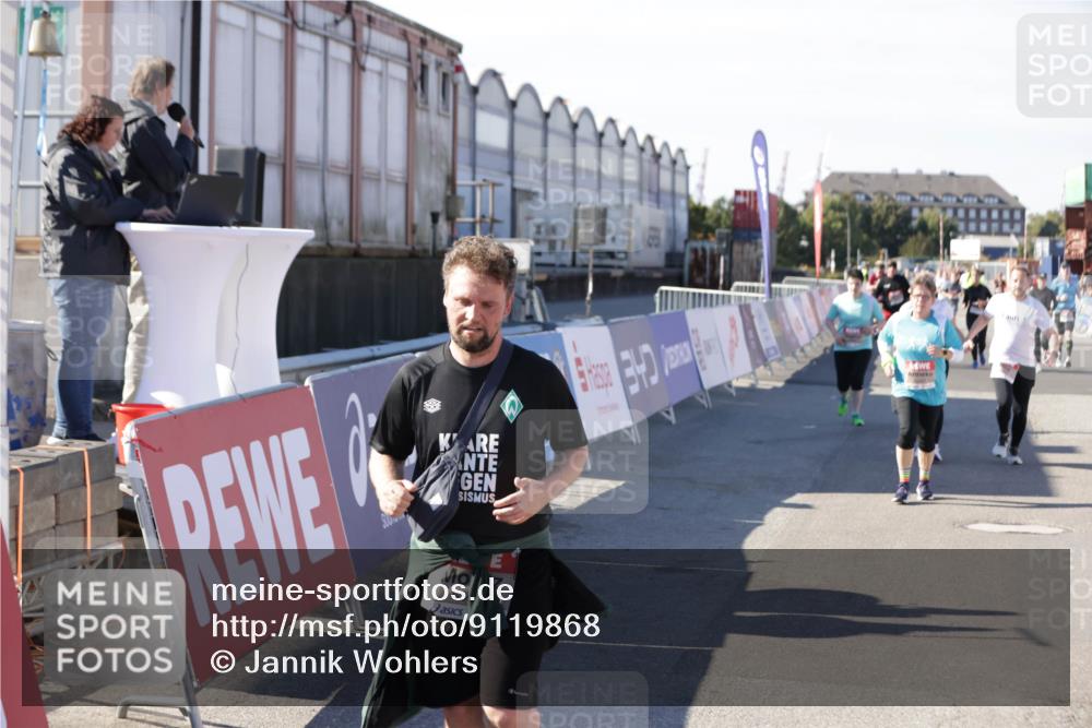 03.10.2025 - Köhlbrandbrückenlauf Jannik Wohlers http://msf.ph/oto/9119868 03.10.2025 13:35:13 Ziel 5279, 5360, 5412, 5427, 5557, 5604, 6204, 6205, 6265, 6547 meine-sportfotos.de