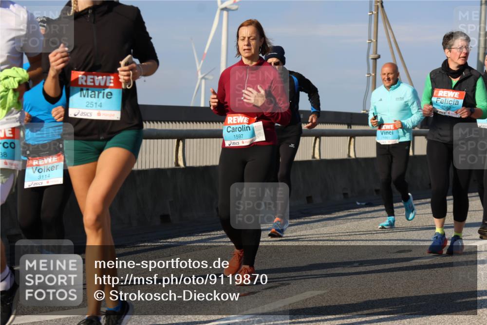 03.10.2025 - Köhlbrandbrückenlauf Strokosch-Dieckow http://msf.ph/oto/9119870 03.10.2025 09:54:07 Position 2 38, 3114, 4400, 2514, 1597, 1861, 3582 meine-sportfotos.de