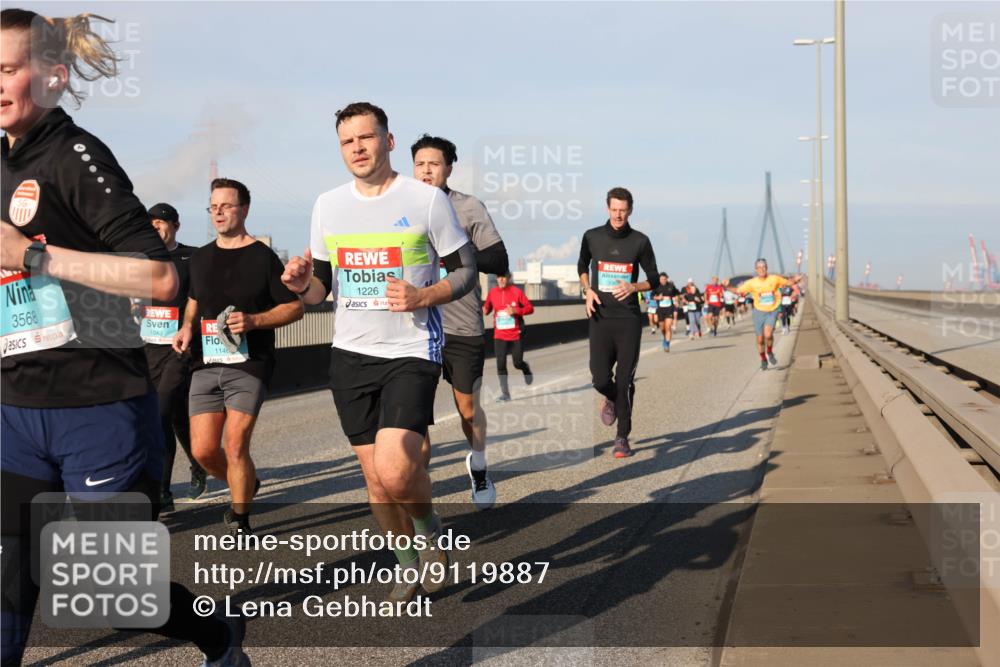 03.10.2025 - Köhlbrandbrückenlauf Lena Gebhardt http://msf.ph/oto/9119887 03.10.2025 09:45:45 Position 2 3568, 1043, 1146, 1226 meine-sportfotos.de