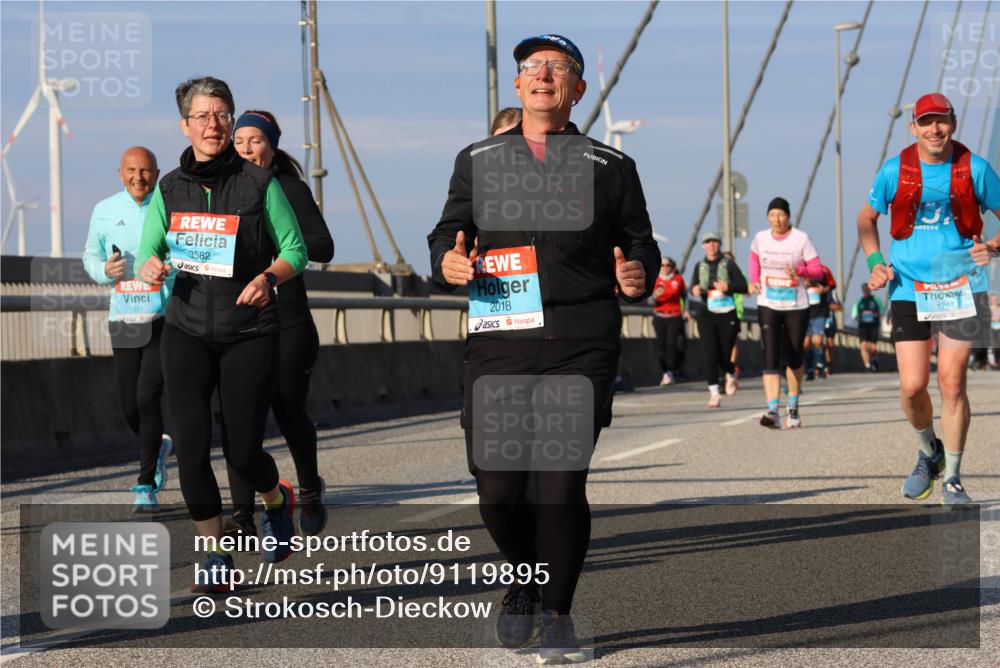 03.10.2025 - Köhlbrandbrückenlauf Strokosch-Dieckow http://msf.ph/oto/9119895 03.10.2025 09:54:09 Position 2 1861, 3582, 2018, 1757 meine-sportfotos.de