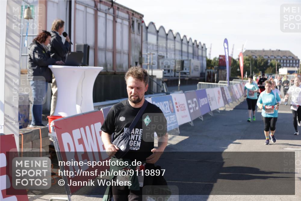 03.10.2025 - Köhlbrandbrückenlauf Jannik Wohlers http://msf.ph/oto/9119897 03.10.2025 13:35:14 Ziel 4886, 5279, 5360, 5412, 5427, 5557, 5604, 6204, 6205, 6265, 6547 meine-sportfotos.de