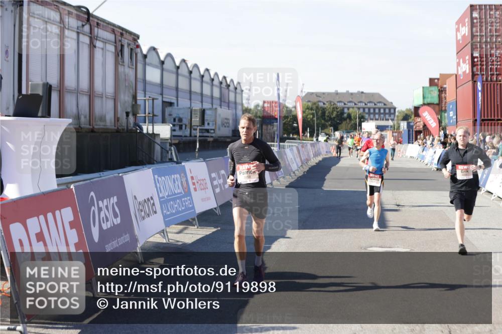 03.10.2025 - Köhlbrandbrückenlauf Jannik Wohlers http://msf.ph/oto/9119898 03.10.2025 13:04:01 Ziel 4056, 4127, 4349, 4372, 4480, 5098, 5414, 5447, 5950, 5958, 6315, 6392 meine-sportfotos.de