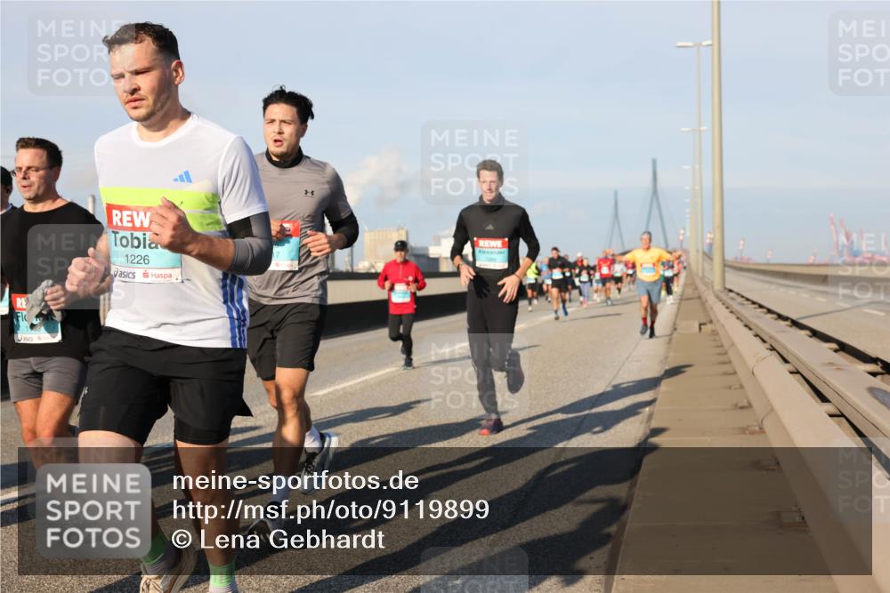 03.10.2025 - Köhlbrandbrückenlauf Lena Gebhardt http://msf.ph/oto/9119899 03.10.2025 09:45:45 Position 2 1226 meine-sportfotos.de