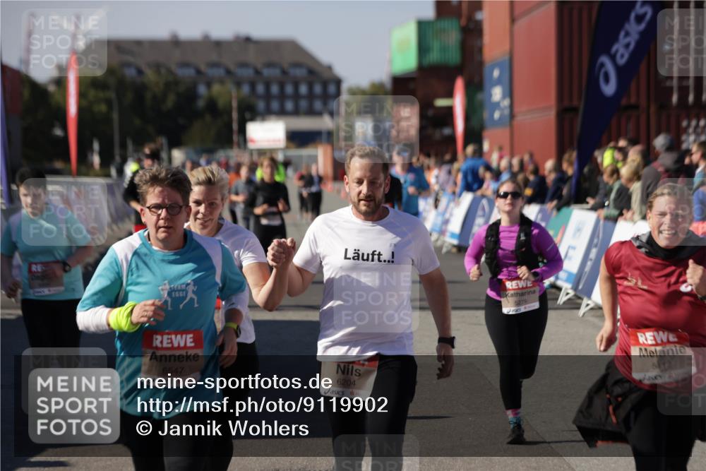 03.10.2025 - Köhlbrandbrückenlauf Jannik Wohlers http://msf.ph/oto/9119902 03.10.2025 13:35:16 Ziel 4886, 5279, 5360, 5412, 5427, 6204, 6205, 6265, 6547 meine-sportfotos.de