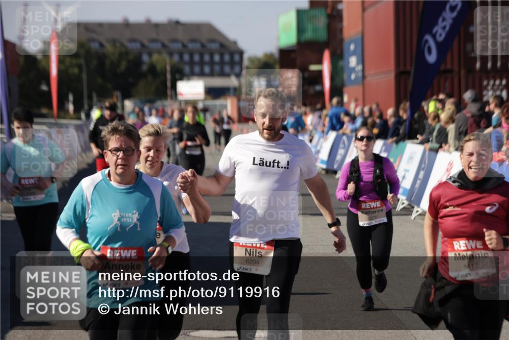 03.10.2025 - Köhlbrandbrückenlauf Jannik Wohlers http://msf.ph/oto/9119916 03.10.2025 13:35:16 Ziel 4886, 5279, 5360, 5412, 5427, 6204, 6205, 6265, 6547 meine-sportfotos.de