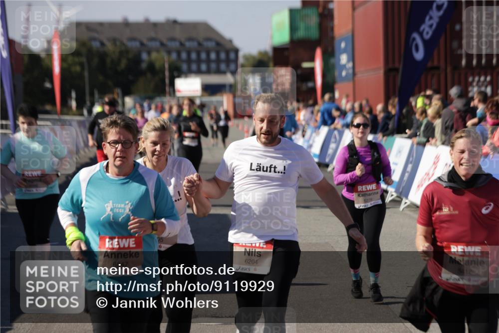 03.10.2025 - Köhlbrandbrückenlauf Jannik Wohlers http://msf.ph/oto/9119929 03.10.2025 13:35:16 Ziel 4886, 5279, 5360, 5412, 5427, 6204, 6205, 6265, 6547 meine-sportfotos.de