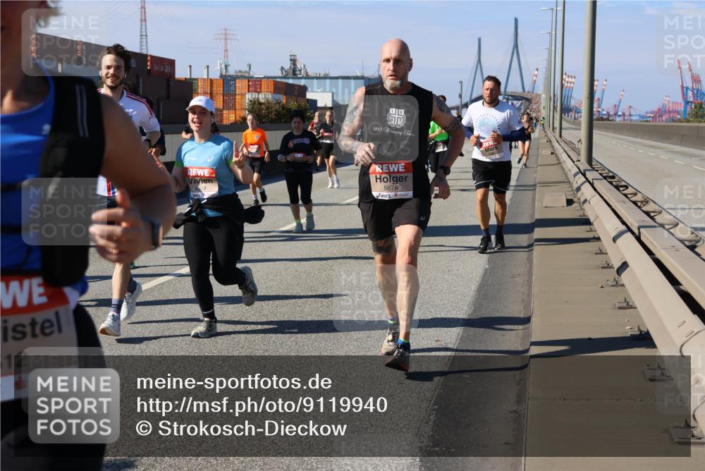 03.10.2025 - Köhlbrandbrückenlauf Strokosch-Dieckow http://msf.ph/oto/9119940 03.10.2025 12:57:46 Position 3 12, 18, 1887, 59, 5678 meine-sportfotos.de
