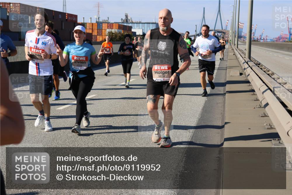 03.10.2025 - Köhlbrandbrückenlauf Strokosch-Dieckow http://msf.ph/oto/9119952 03.10.2025 12:57:46 Position 3 4628, 4559, 18, 1887, 5678 meine-sportfotos.de