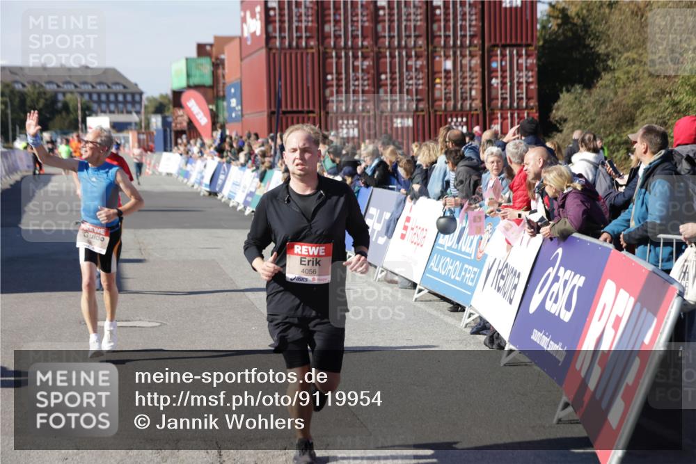 03.10.2025 - Köhlbrandbrückenlauf Jannik Wohlers http://msf.ph/oto/9119954 03.10.2025 13:04:03 Ziel 4056, 4127, 4349, 4372, 4480, 5098, 5447, 5950, 5958, 6315, 6392 meine-sportfotos.de