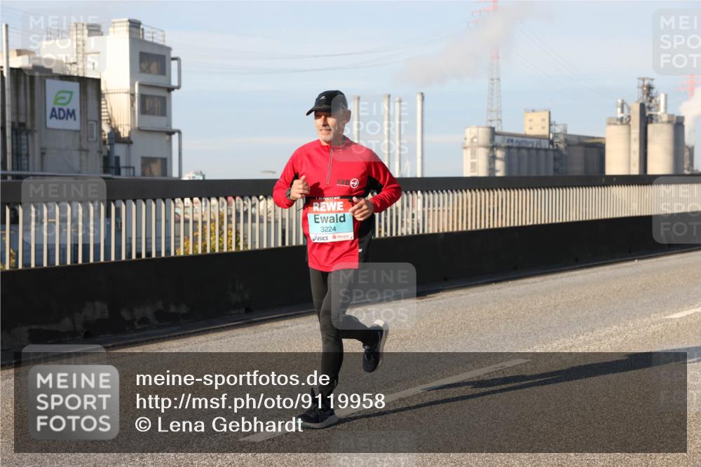 03.10.2025 - Köhlbrandbrückenlauf Lena Gebhardt http://msf.ph/oto/9119958 03.10.2025 09:45:48 Position 2 3224 meine-sportfotos.de