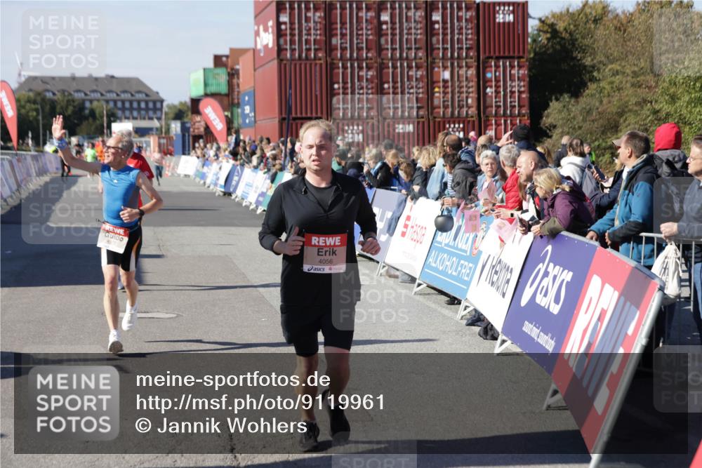 03.10.2025 - Köhlbrandbrückenlauf Jannik Wohlers http://msf.ph/oto/9119961 03.10.2025 13:04:03 Ziel 4056, 4127, 4349, 4372, 4480, 5098, 5447, 5950, 5958, 6315, 6392 meine-sportfotos.de