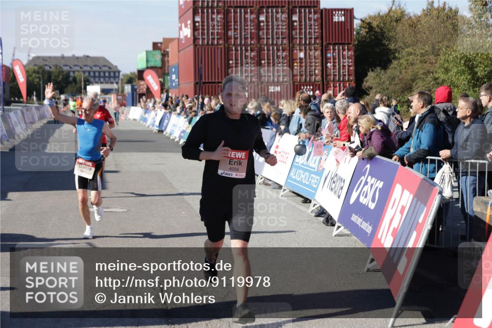 03.10.2025 - Köhlbrandbrückenlauf Jannik Wohlers http://msf.ph/oto/9119978 03.10.2025 13:04:03 Ziel 4056, 4127, 4349, 4372, 4480, 5098, 5447, 5950, 5958, 6315, 6392 meine-sportfotos.de