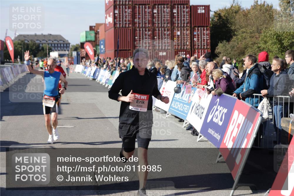 03.10.2025 - Köhlbrandbrückenlauf Jannik Wohlers http://msf.ph/oto/9119985 03.10.2025 13:04:03 Ziel 4056, 4127, 4349, 4372, 4480, 5098, 5447, 5950, 5958, 6315, 6392 meine-sportfotos.de