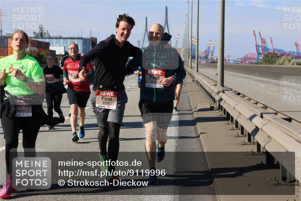 03.10.2025 - Köhlbrandbrückenlauf Strokosch-Dieckow http://msf.ph/oto/9119996 03.10.2025 12:57:53 Position 3 6249, 4235, 4373 meine-sportfotos.de
