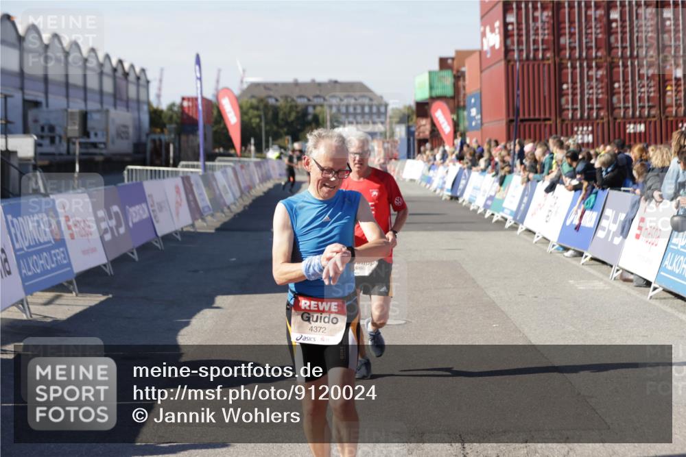 03.10.2025 - Köhlbrandbrückenlauf Jannik Wohlers http://msf.ph/oto/9120024 03.10.2025 13:04:05 Ziel 4056, 4127, 4349, 4372, 4480, 5098, 5447, 5721, 5950, 5958, 6315, 6392 meine-sportfotos.de