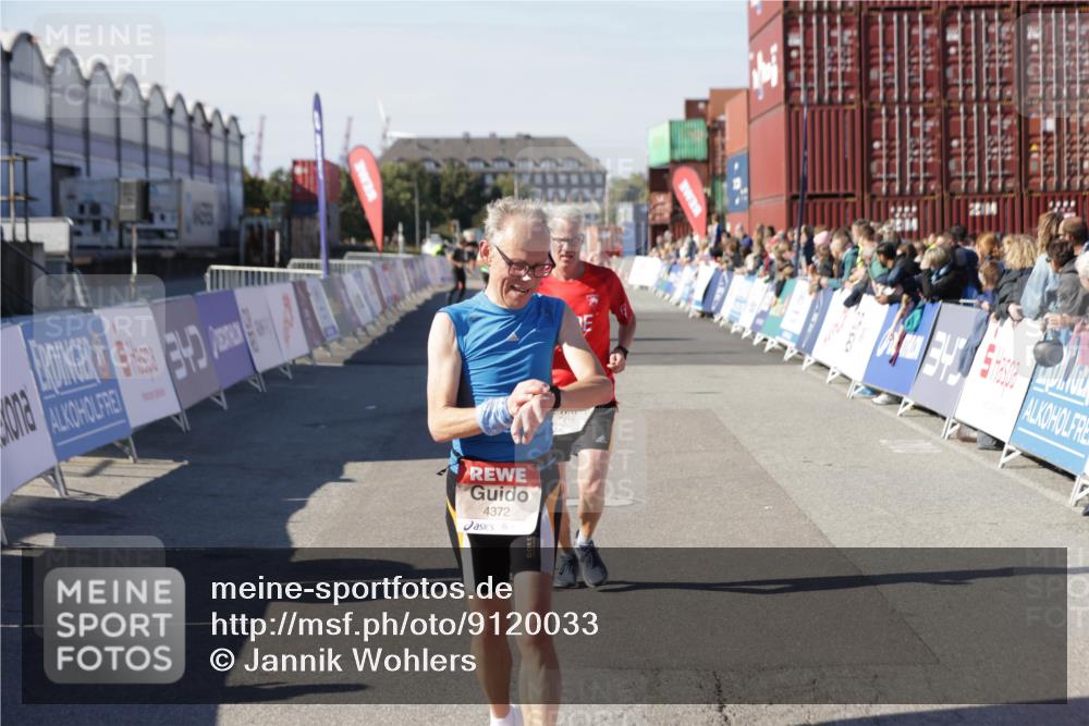 03.10.2025 - Köhlbrandbrückenlauf Jannik Wohlers http://msf.ph/oto/9120033 03.10.2025 13:04:05 Ziel 4056, 4127, 4349, 4372, 4480, 5098, 5447, 5721, 5950, 5958, 6315, 6392 meine-sportfotos.de