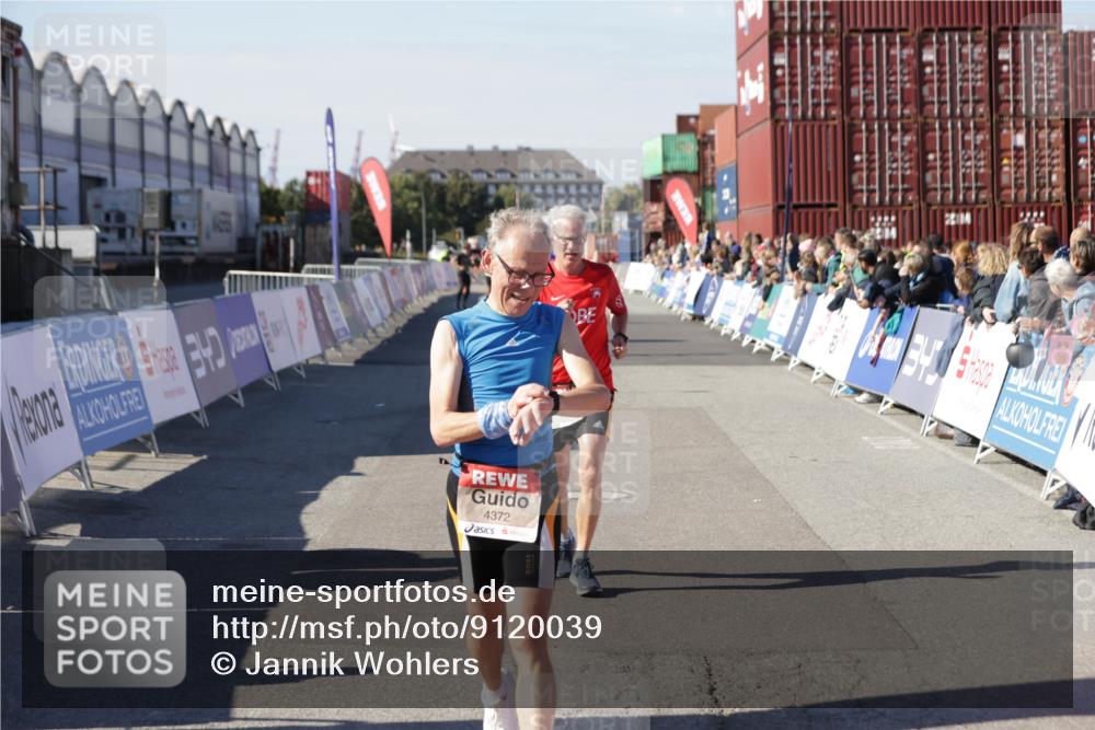 03.10.2025 - Köhlbrandbrückenlauf Jannik Wohlers http://msf.ph/oto/9120039 03.10.2025 13:04:05 Ziel 4056, 4127, 4349, 4372, 4480, 5098, 5447, 5721, 5950, 5958, 6315, 6392 meine-sportfotos.de