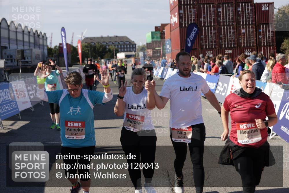 03.10.2025 - Köhlbrandbrückenlauf Jannik Wohlers http://msf.ph/oto/9120043 03.10.2025 13:35:17 Ziel 4886, 5279, 5360, 5412, 5427, 6204, 6205, 6265, 6547 meine-sportfotos.de