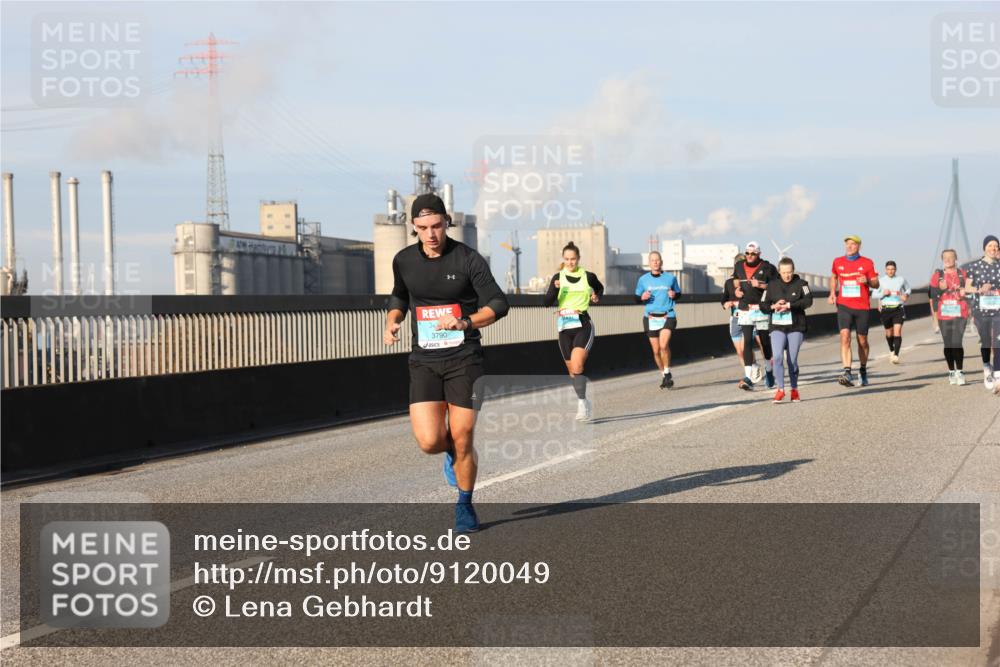 03.10.2025 - Köhlbrandbrückenlauf Lena Gebhardt http://msf.ph/oto/9120049 03.10.2025 09:45:50 Position 2 3790 meine-sportfotos.de