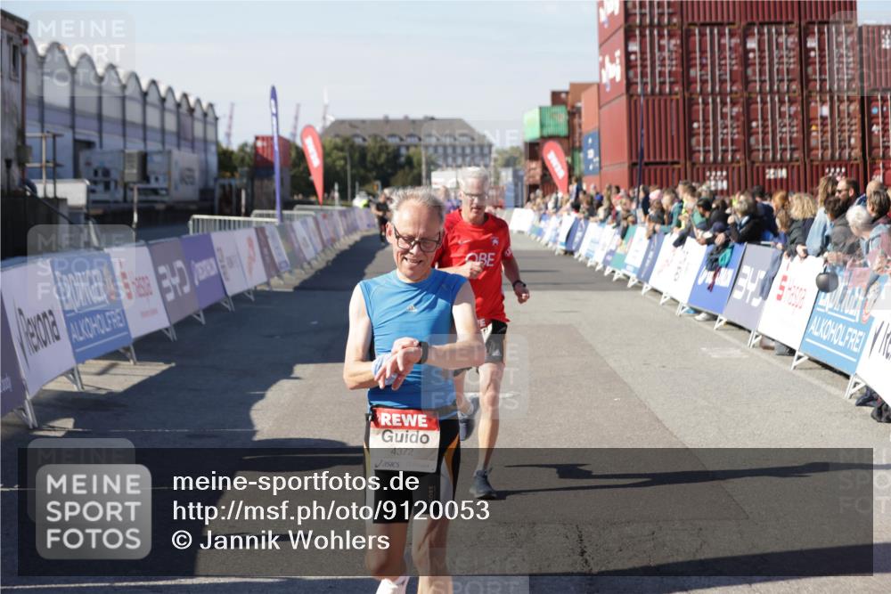 03.10.2025 - Köhlbrandbrückenlauf Jannik Wohlers http://msf.ph/oto/9120053 03.10.2025 13:04:05 Ziel 4056, 4127, 4349, 4372, 4480, 5098, 5447, 5721, 5950, 5958, 6315, 6392 meine-sportfotos.de